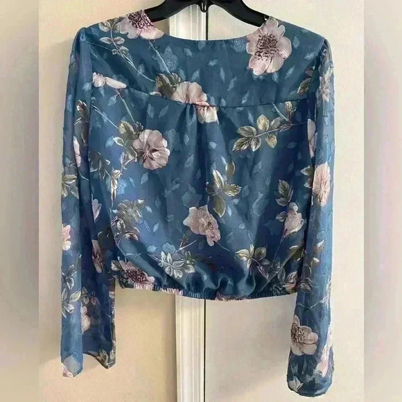 ASTR the label surplice teal floral burnout blouse crossover Medium - Picture 6 of 10